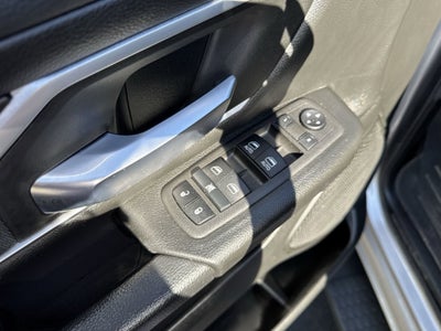 2022 RAM 1500 Big Horn Crew Cab 4x4 6'4" Box