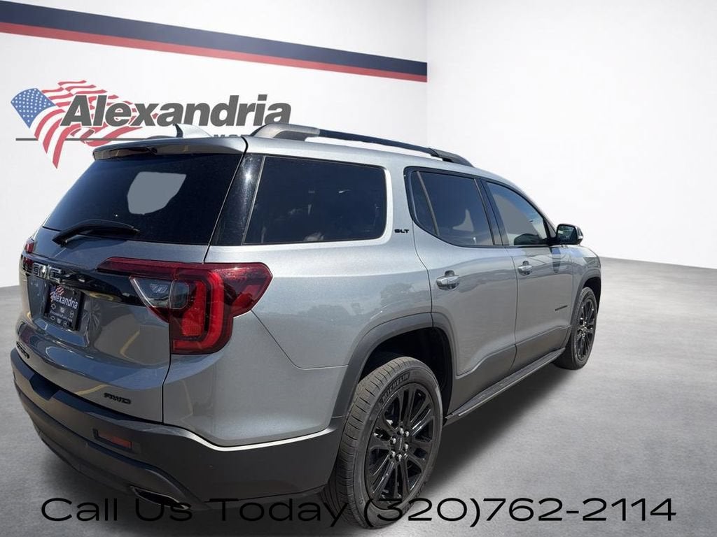 2023 GMC Acadia SLT
