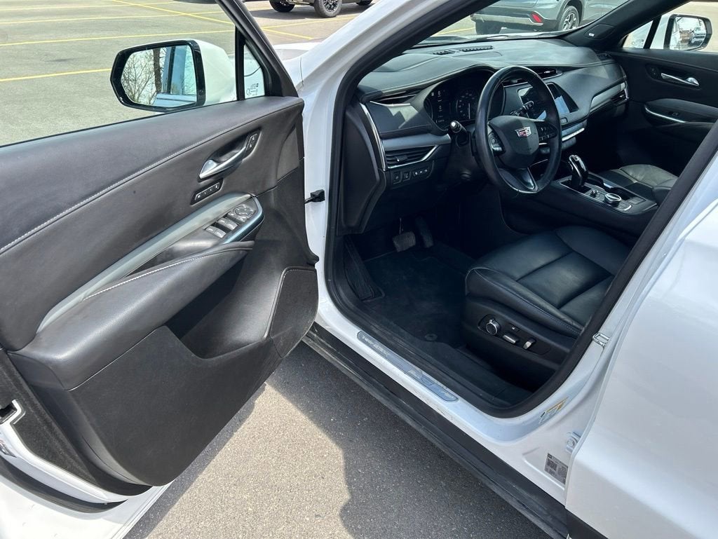 2023 Cadillac XT4 Premium Luxury