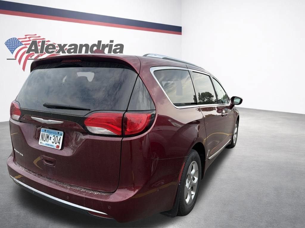 2017 Chrysler Pacifica Touring-L Plus